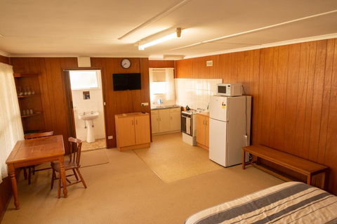 Limestone Cottage - Accommodation Mermaid Beach 2