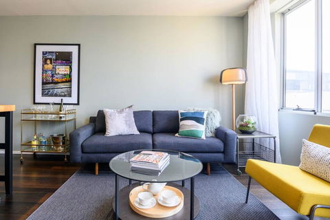 LUCY Stylish City Vibe And Views - Accommodation Mermaid Beach 0