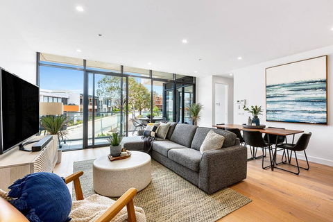 Luxe 101 @ Martha Cove Waterfront Luxury On The Marina, Walk To Beach - Accommodation Mermaid Beach 2