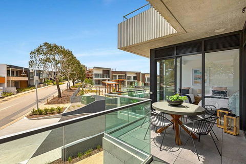 Luxe 101 @ Martha Cove Waterfront Luxury On The Marina, Walk To Beach - Accommodation Mermaid Beach 1