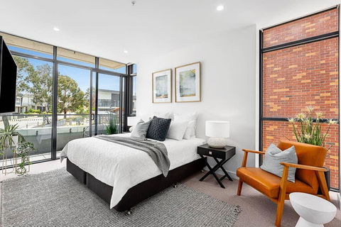 Luxe 101 @ Martha Cove Waterfront Luxury On The Marina, Walk To Beach - Accommodation Mermaid Beach 3