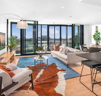 Luxury 3-Bed Apartment Near Valley Shops and Bars - Accommodation Mermaid Beach