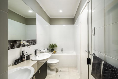 LUXURY Davcorp Executive Rentals - Free Wifi Wine Netflix And Parking In Brompton - Accommodation Mermaid Beach 1