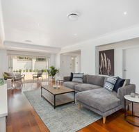 Luxury Family-size Home in Smart Beachside Suburb - Accommodation Mermaid Beach