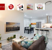 LUXURY HOUSE 10 MIN FROM BEACH WIFINETFLIX SLEEP 9 - Accommodation Mermaid Beach