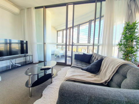 Luxury Level 2-bed 2-bath City View Apt In Olympic Park - Accommodation Mermaid Beach 0