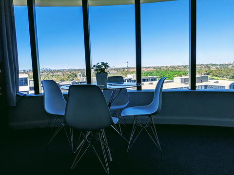 Luxury Level 2-bed 2-bath City View Apt In Olympic Park - Accommodation Mermaid Beach 2