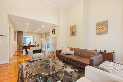 Luxury On The Esplanade - Accommodation Mermaid Beach 2