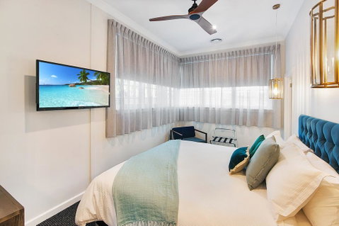 Luxury On The Esplanade - Accommodation Mermaid Beach 3