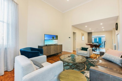 Luxury On The Esplanade - Accommodation Mermaid Beach 1