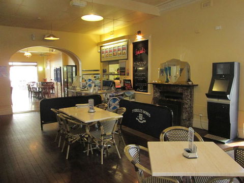 Maclean Hotel - Accommodation Mermaid Beach 2