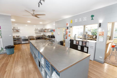 Mad Monkey Backpackers Village - Accommodation Mermaid Beach 2