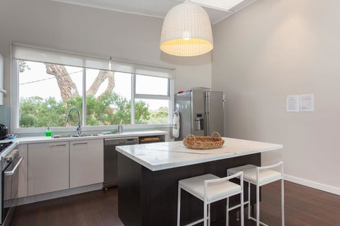 Madeleine Street - Accommodation Mermaid Beach 3