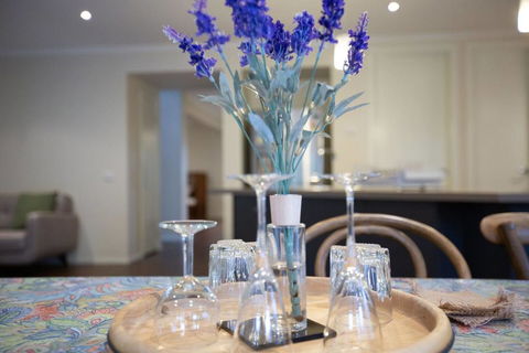 Magnificent Lux Stay@Mont Albert 4BR/WIFI/Garage - Accommodation Mermaid Beach 1