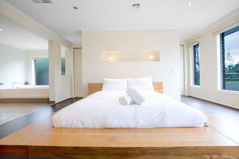 Magnificent Lux Stay@Mont Albert 4BR/WIFI/Garage - Accommodation Mermaid Beach 0