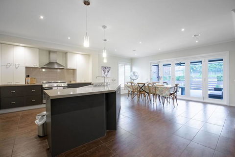 Magnificent Lux Stay@Mont Albert 4BR/WIFI/Garage - Accommodation Mermaid Beach 3