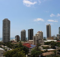 Main Beach Apartment at The Meriton - Accommodation Mermaid Beach