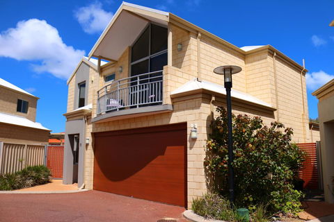 MANDURAH On The TERRACE - Accommodation Mermaid Beach 0