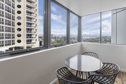 Meriton Suites Bondi Junction - Accommodation Mermaid Beach 3