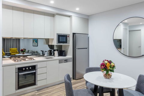 Meriton Suites Bondi Junction - Accommodation Mermaid Beach 1