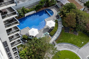 Meriton Suites Broadbeach with Accommodation Mermaid Beach