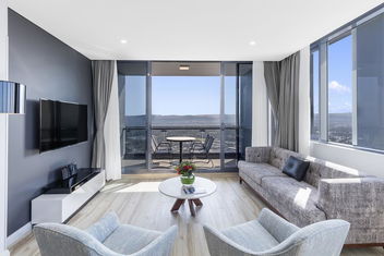 Meriton Suites Southport with Accommodation Mermaid Beach