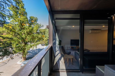 Midnight Apartments Accommodate Canberra - Accommodation Mermaid Beach 1