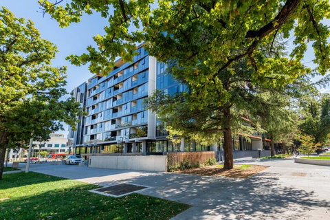 Midnight Apartments Accommodate Canberra - Accommodation Mermaid Beach 2