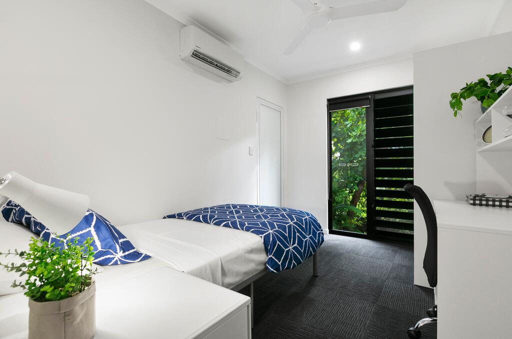 Lamb Range QLD Accommodation Mermaid Beach