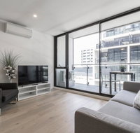 Modern  Bright 2BR Apt- Parking WIFI Pool  Gym - Accommodation Mermaid Beach