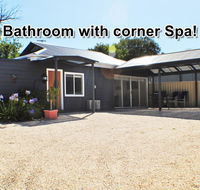 MODERN  LUXURIOUS WITH SPA BATH - Accommodation Mermaid Beach