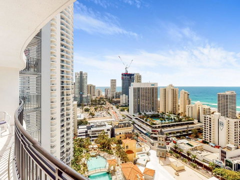 Modern 2BR Apartment In Chevron Renaissance - Accommodation Mermaid Beach 1