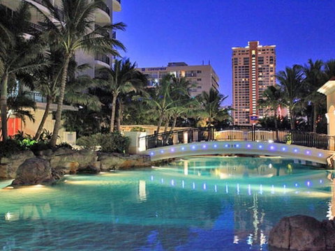 Modern 2BR Apartment In Chevron Renaissance - Accommodation Mermaid Beach 0