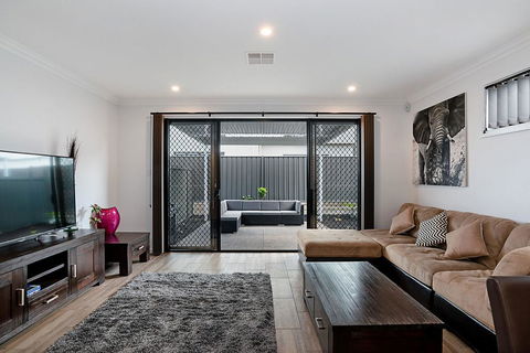 Modern Luxury At Christies Beach - Accommodation Mermaid Beach 2
