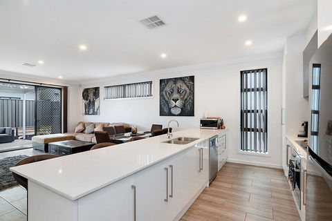Modern Luxury At Christies Beach - Accommodation Mermaid Beach 0