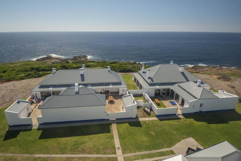 Montague Island Lighthouse - Accommodation Mermaid Beach 0