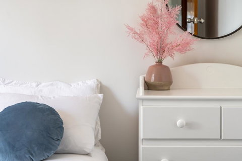 Moonah House-10 Mins To CBD & MONA, 4BR, 2 BATH, Great View, Park 3 Cars, Sleep 11, King Bed, En-suite - Accommodation Mermaid Beach 1