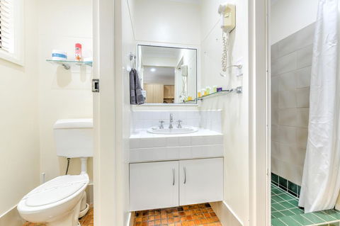 Motel Grande - Accommodation Mermaid Beach 3