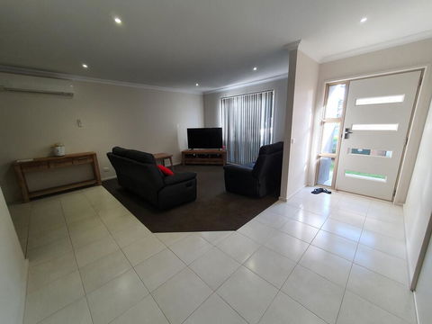 Motel24Seven And Apartments - Accommodation Mermaid Beach 3