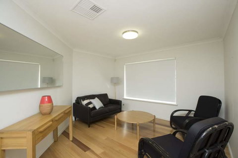 Mt Pleasant Short Stay - Accommodation Mermaid Beach 3