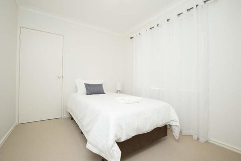 Mt Pleasant Short Stay - Accommodation Mermaid Beach 2