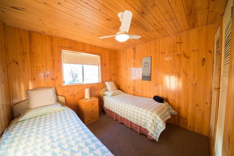 Mundic Waterfront Cottages - Accommodation Mermaid Beach 3