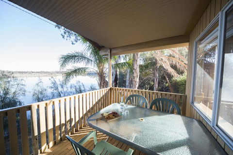 Mundic Waterfront Cottages - Accommodation Mermaid Beach 0