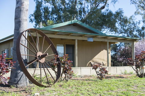 Mundic Waterfront Cottages - Accommodation Mermaid Beach 1