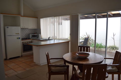 Dunes Scarborough Beach - Accommodation Mermaid Beach 7