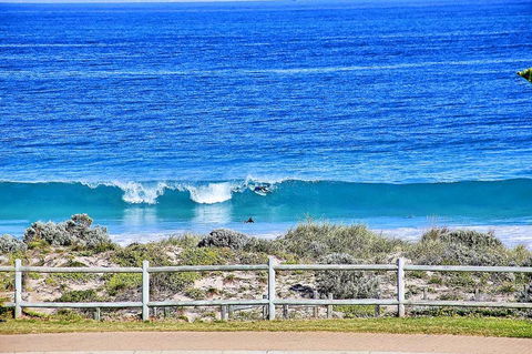 Beachfront @ Scarbs - Accommodation Mermaid Beach 13