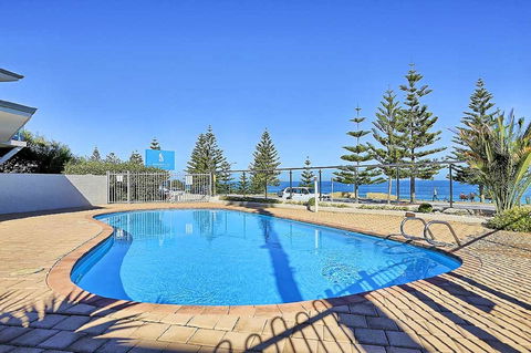 Beachfront @ Scarbs - Accommodation Mermaid Beach 12