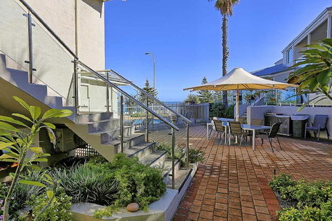 Beachfront @ Scarbs - Accommodation Mermaid Beach 4