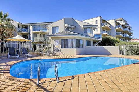 Beachfront @ Scarbs - Accommodation Mermaid Beach 5