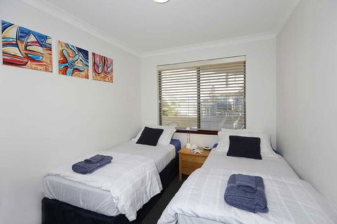Beachfront @ Scarbs - Accommodation Mermaid Beach 8